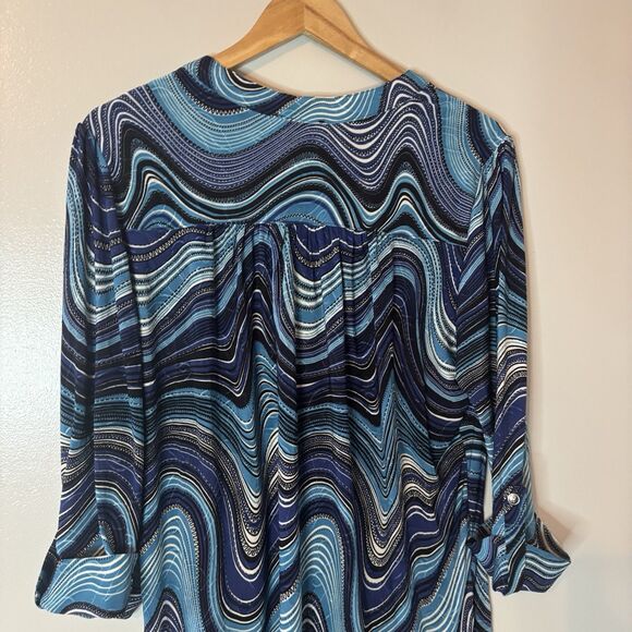 Cocomo Woman NEW Blue Wavy Geometric Blouse Pleated Top Sz 1X - Picture 9 of 10